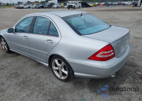 2005 Mercedes-Benz C 230 Kompressor Sport из США, поврежденный, VIN WDBRF40JX5F641990